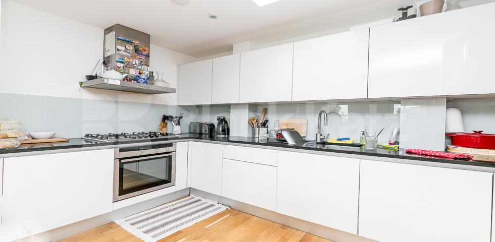 Bright and modern 2 bedroom property located on a beautiful street in Highgate Milton Road, Highgate
